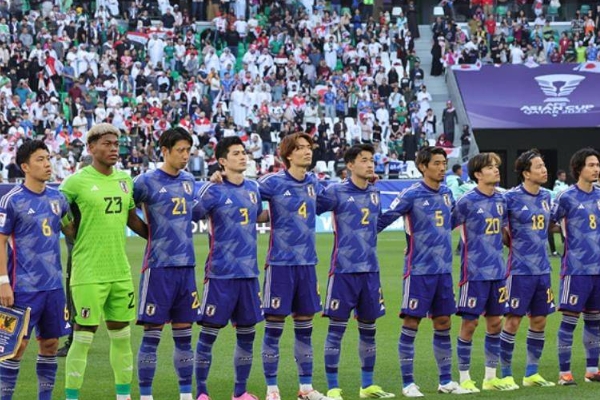 实拍索博赛后原地蹲下久久不能平息 阿利松上前安慰