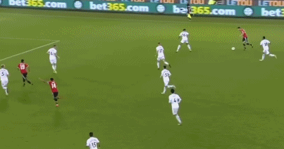 十人罗马1-0热那亚，沙拉维助攻卢卡库头球制胜